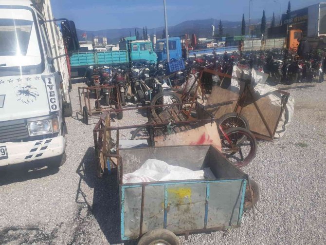Edremit’te Açıktan Hırsızlıkta Kullanılan At Arabaları Da Toplandı