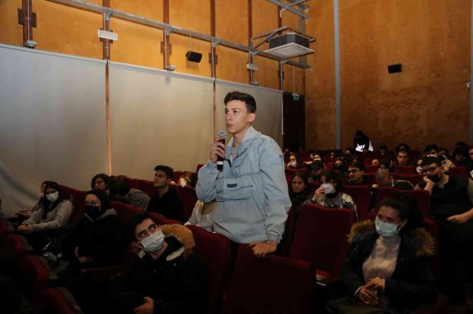 Gölcük’te Öğrencilere Kariyer Eğitimi