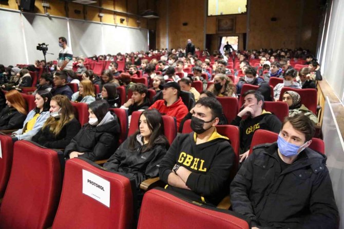 Gölcük’te Öğrencilere Kariyer Eğitimi