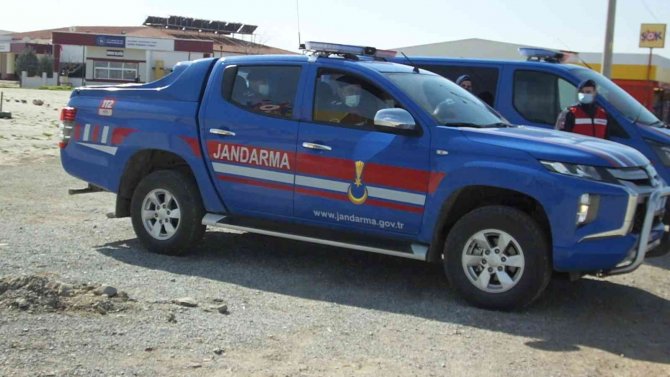 Balıkesir’de Elektrik Arızalarından Bıkan Site Sakinleri Eylem Yaptı Yol Kapattı
