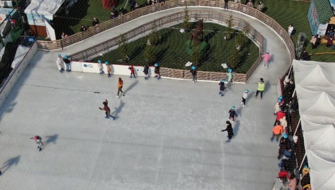 Kadıköy’de ‘Buzzfest’ Renkli Görüntülere Sahne Oldu