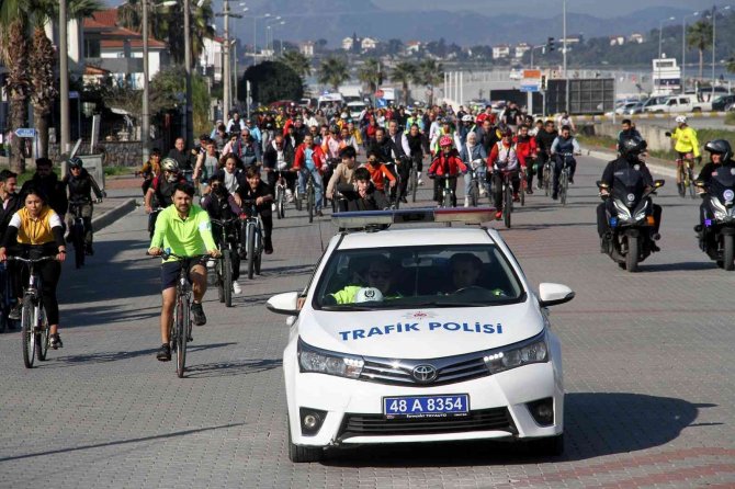 “Karbon Yakma Yağ Yak” Sloganıyla 150 Bisikletli Pedal Çevirdi