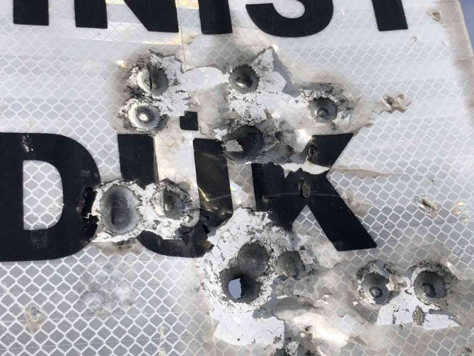 Kars’ta, Tabelalar Magandaların Hedef Tahtası Oldu
