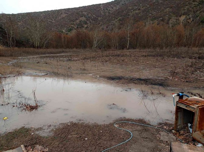 Malatya’da Kozluk Çayı Taştı, Yollar Su Altında Kaldı