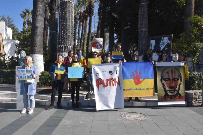 Ukraynalılar Bodrum’da “Savaşa Hayır” Eylemi Yaptı