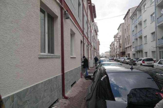 Tırnak Yiyen Hırsız Güvenlik Kamerasında