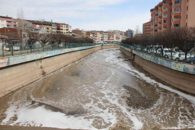 Oltu Çayı Yine Köpürdü