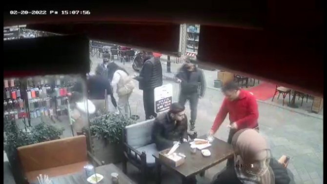 Pendik’te Yeni Esnafa Hırsızlık Şoku: ’Ben De Esnafım’ Diyerek 40 Bin Tl’lik Telefon Çaldı