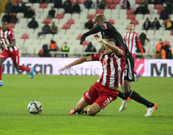 Spor Toto Süper Lig: Sivasspor: 2 - Beşiktaş: 3 (Maç Sonu)