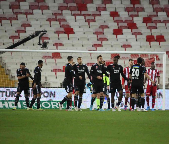 Spor Toto Süper Lig: Sivasspor: 0 - Beşiktaş: 1 (Maç Devam Ediyor)