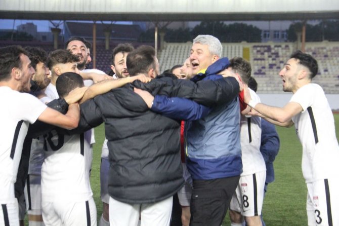 Kocaeli Süper Amatör Lig B Grubunda Gebze Tayfunspor Şampiyon