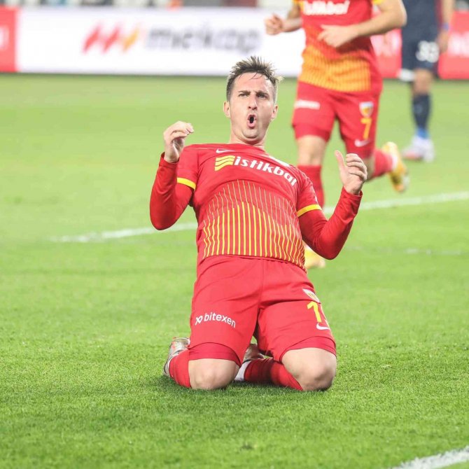Mario Gavranovic Gollerine Devam Ediyor