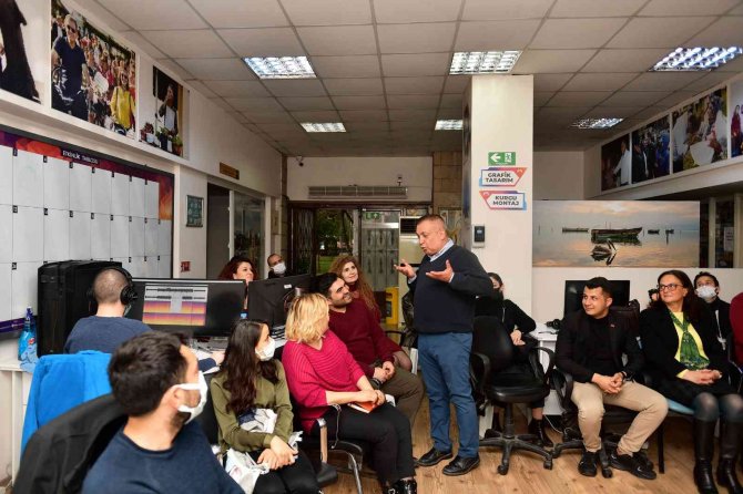 Beden Dili Uzmanı İ̇lhan Doğan’dan Büyükşehir Basın Yayın Ekibine Eğitim