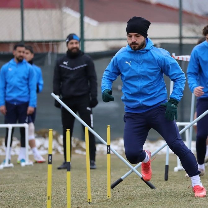 Afyonspor Zorlu Karşılaşmanın İlk Etabını Tamamladı