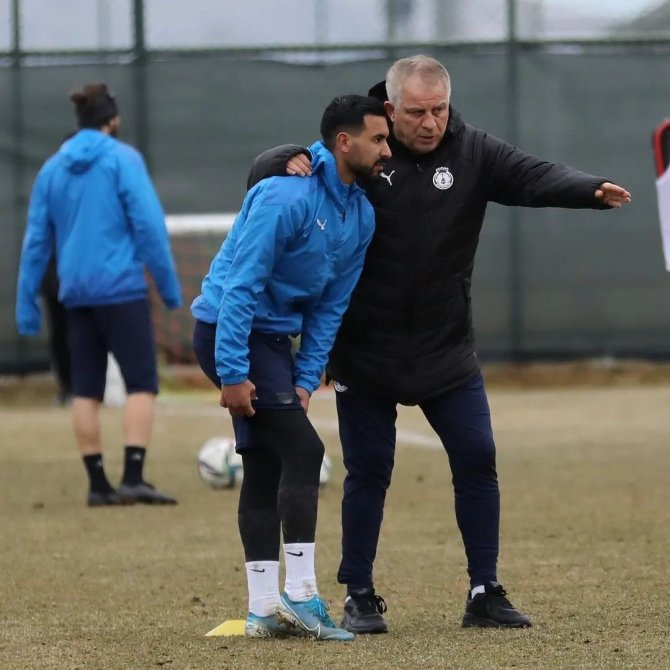 Afyonspor Zorlu Karşılaşmanın İlk Etabını Tamamladı