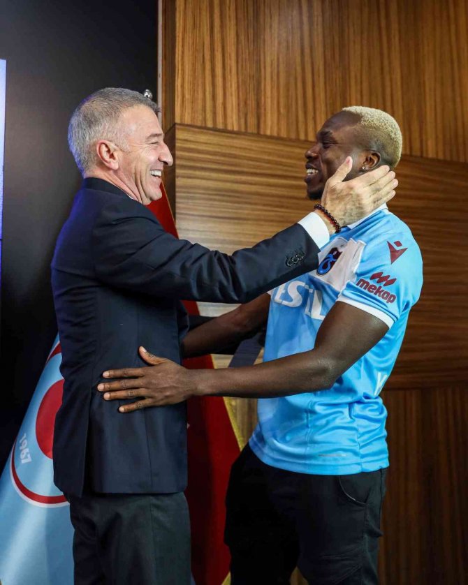 Trabzonspor, Evrard Kouassi Ve Emrehan Gedikli İçin İmza Töreni Düzenledi
