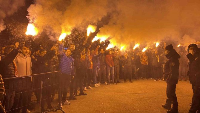 Kayserispor Taraftarı Takımı Bağrına Bastı