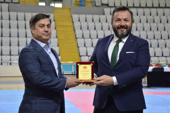 ‘Karate Hakem Eğitim Semineri Ve Terfi Sınavı’ Manisa’da Yapıldı