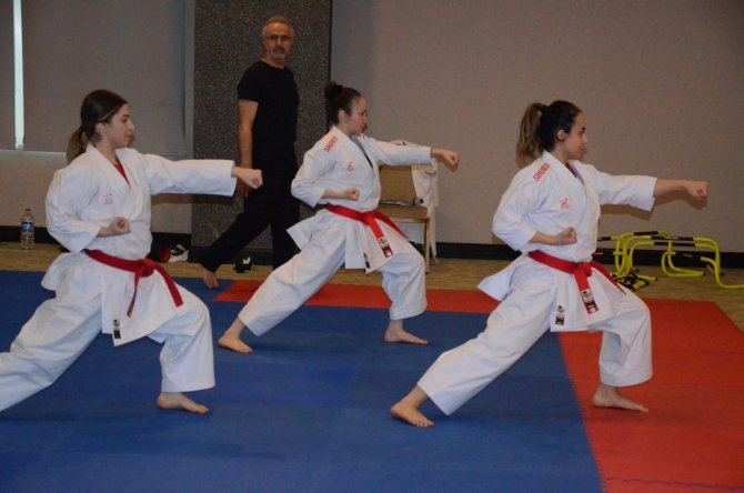 Milli Takım, Avrupa Büyükler Karate Şampiyonası’na Kocaeli’de Hazırlanıyor