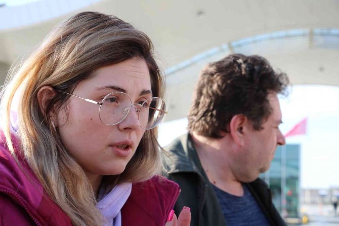 Ukraynalı Genç Kız Gözyaşları İçerisinde Yaşanan Dramı Anlattı