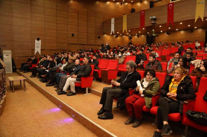 Van Büyükşehir Belediyesi Asırlık ’Dengbejlik’ Kültürünü Yaşatıyor