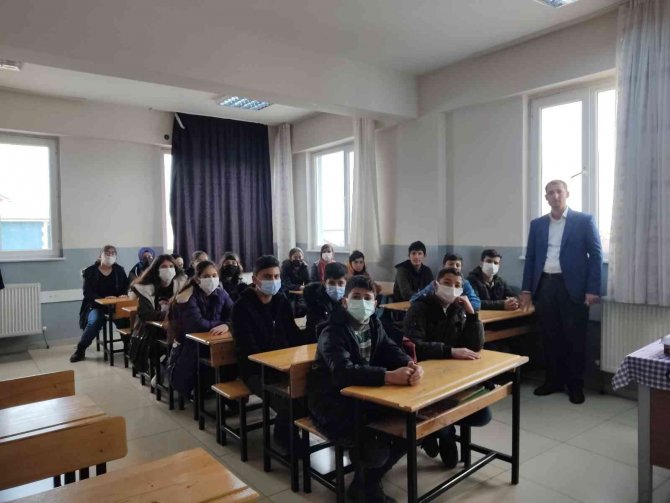 Erciş’te Gençlere Cami Ve Namazla Diriliş Konferansı