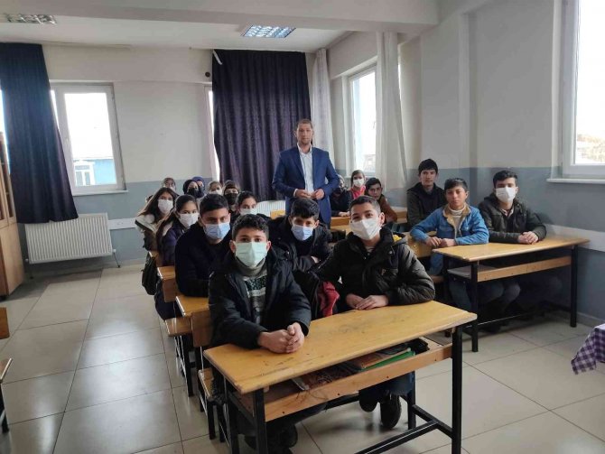 Erciş’te Gençlere Cami Ve Namazla Diriliş Konferansı