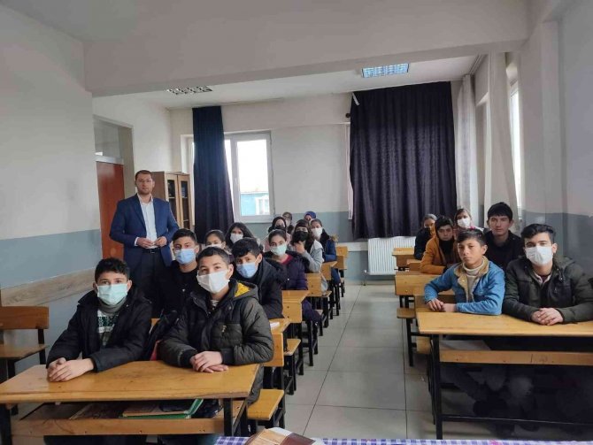 Erciş’te Gençlere Cami Ve Namazla Diriliş Konferansı