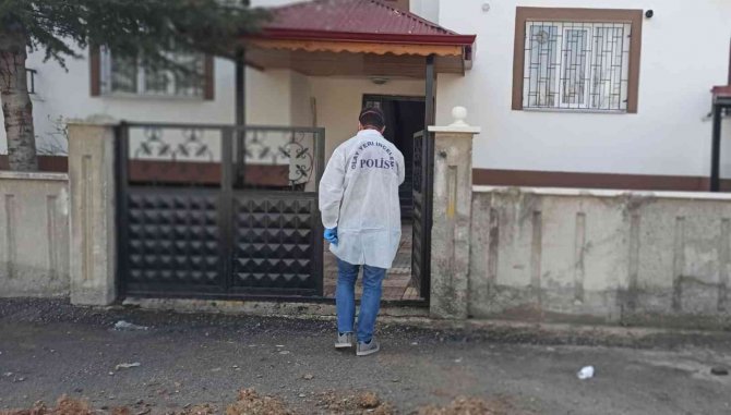13 Yaşındaki Çocuk Yatağında Ölü Bulundu