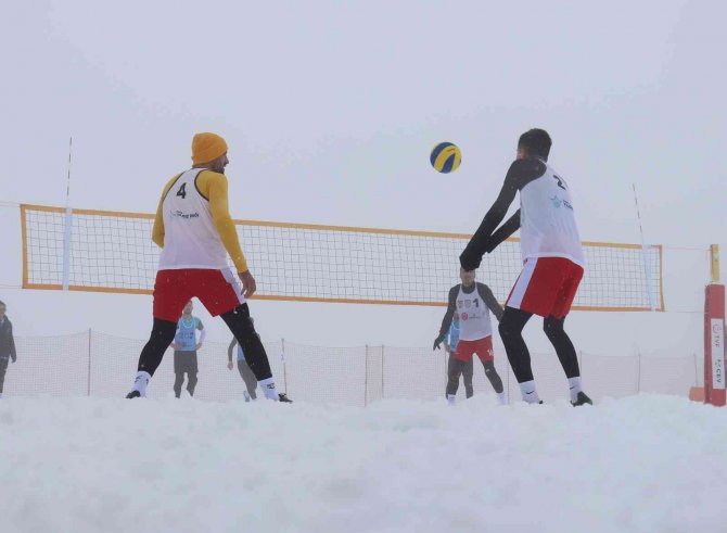Kar Voleybolu Şampiyonası Sivas’ta Başladı