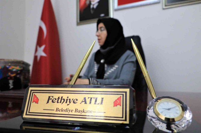 28 Şubat Mağduru Olan Türkiye’nin İlk Başörtülü Belediye Başkanı Fethiye Atlı O Süreci Anlattı