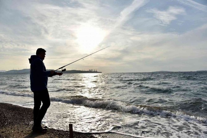 Mavi Bayraklı Ağapark’ta Oltalar Yarıştı