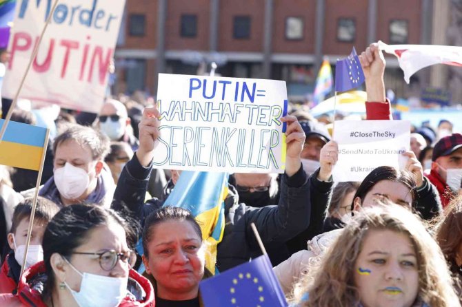 Almanya’da Rusya Karşıtı Protesto