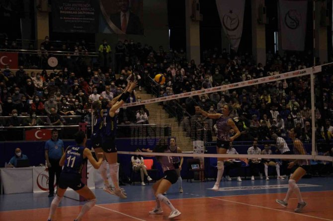 Sultanlar Ligi: Aydın Büyükşehir Belediyespor: 1 - Fenerbahçe Opet: 3