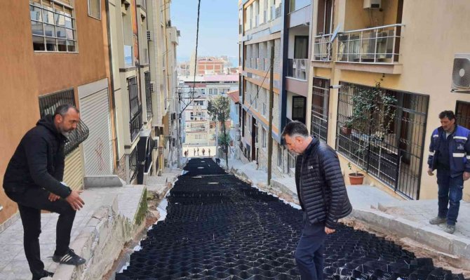 Bayraklı’da Yol Yenileme Seferberliği