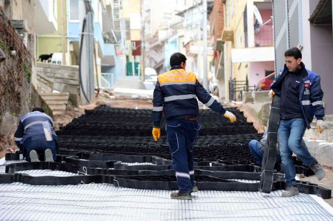 Bayraklı’da Yol Yenileme Seferberliği