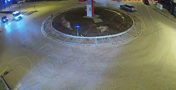 Otomobilin Plakalarını Sökerek Dakikalarca Kavşakta Drift Yaptı