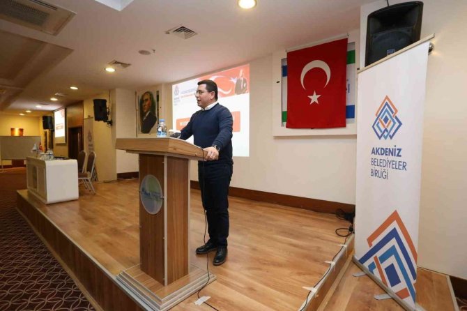 Akdeniz Belediyeleri Çalıştayda Buluştu