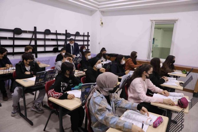 Vali Atay, Öğrencilerle Bir Araya Geldi