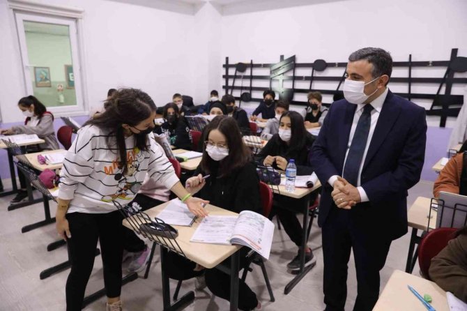 Vali Atay, Öğrencilerle Bir Araya Geldi