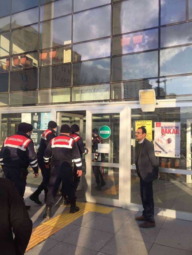 Elazığ’da 21 Suçtan 10 Yıl Kesinleşmiş Hapis Cezası Bulunan Firari Yakalandı