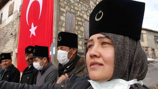 Köylüler 102 Yıl Önceki "Kurtuluşa Yürüyüşü"nü Canlandırdı
