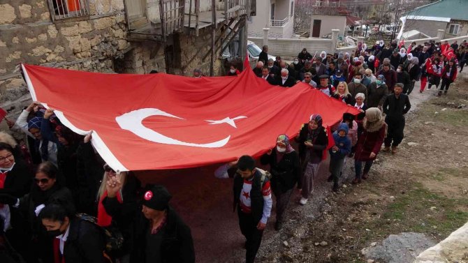 Köylüler 102 Yıl Önceki "Kurtuluşa Yürüyüşü"nü Canlandırdı