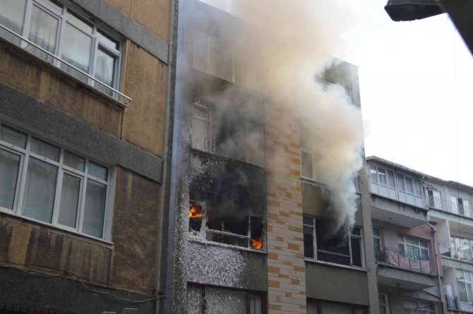 Fatih’te Korkutan Yangın