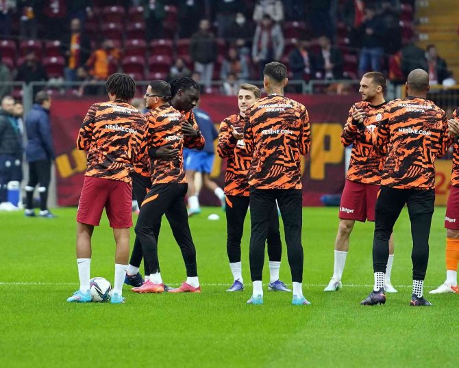 Takım Arkadaşlarından Omar Elabdellaoui’ye Destek