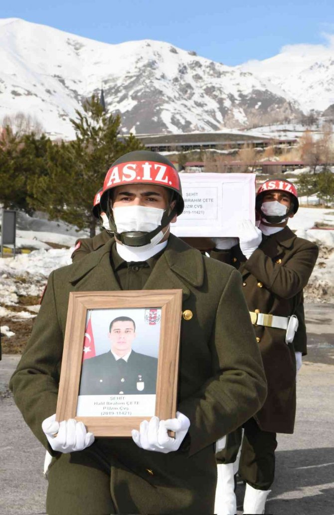 Şehit Askerin Cenazesi Memleketine Uğurlandı