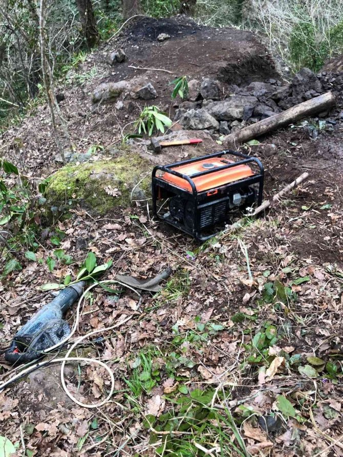 Kaçak Kazı Yaparken Suçüstü Yakalandılar