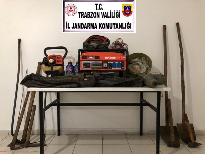 Kaçak Kazı Yaparken Suçüstü Yakalandılar