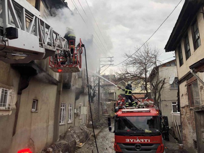 Kastamonu’da İki Katlı Ahşap Evde Yangın