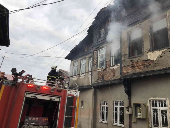 Kastamonu’da İki Katlı Ahşap Evde Yangın